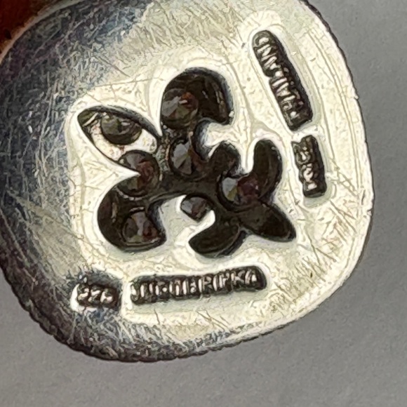 Elegant Silver Pendant with Crystals - Picture 3 of 3